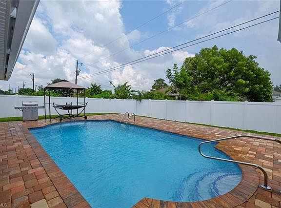 2nd image of 3829 Agualinda Blvd