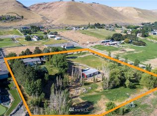 93121 E Badger Rd, Kennewick, WA