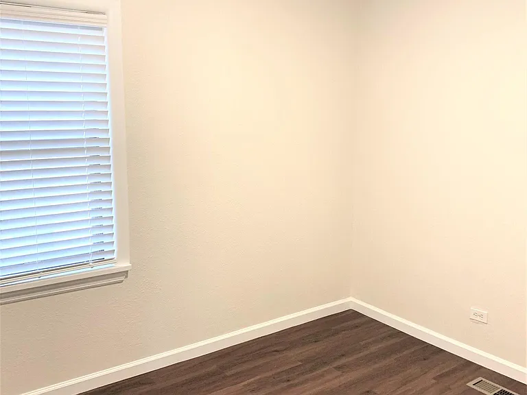 2630 N Olive St — Photo 14