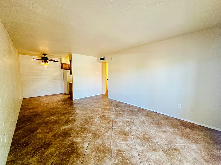Desert Atrium - Studios, 1 Bedrooms and 2 Bedrooms in Great Location! Community Pool! — Photo 23