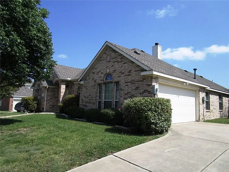 7312 High Point Dr — Photo 3
