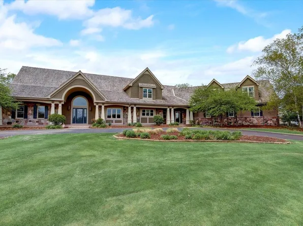 9400 West Highland ROAD, Mequon, WI 53097