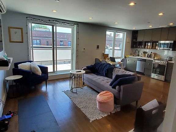 4th image of 379 Sumpter St #4BB