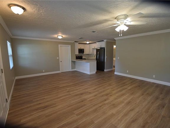 3rd image of 620 10th Ave N