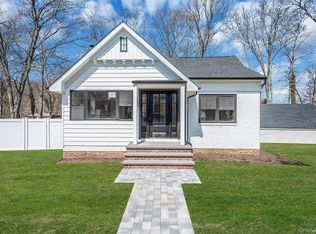 130 Hollywood Drive, Oakdale, NY