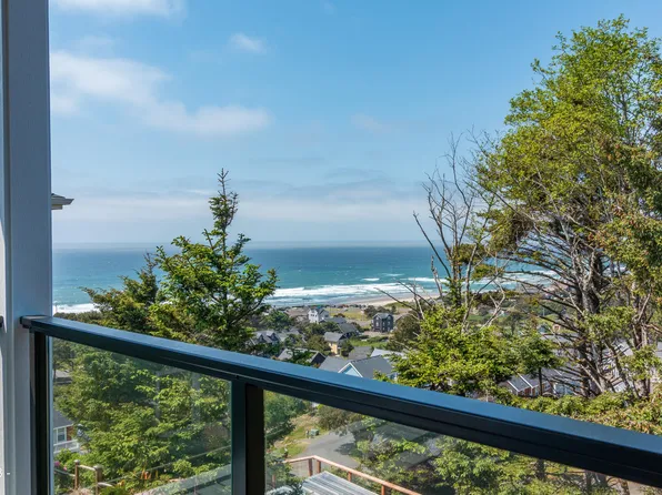 5306 NE Port Pl, Lincoln City, OR 97367