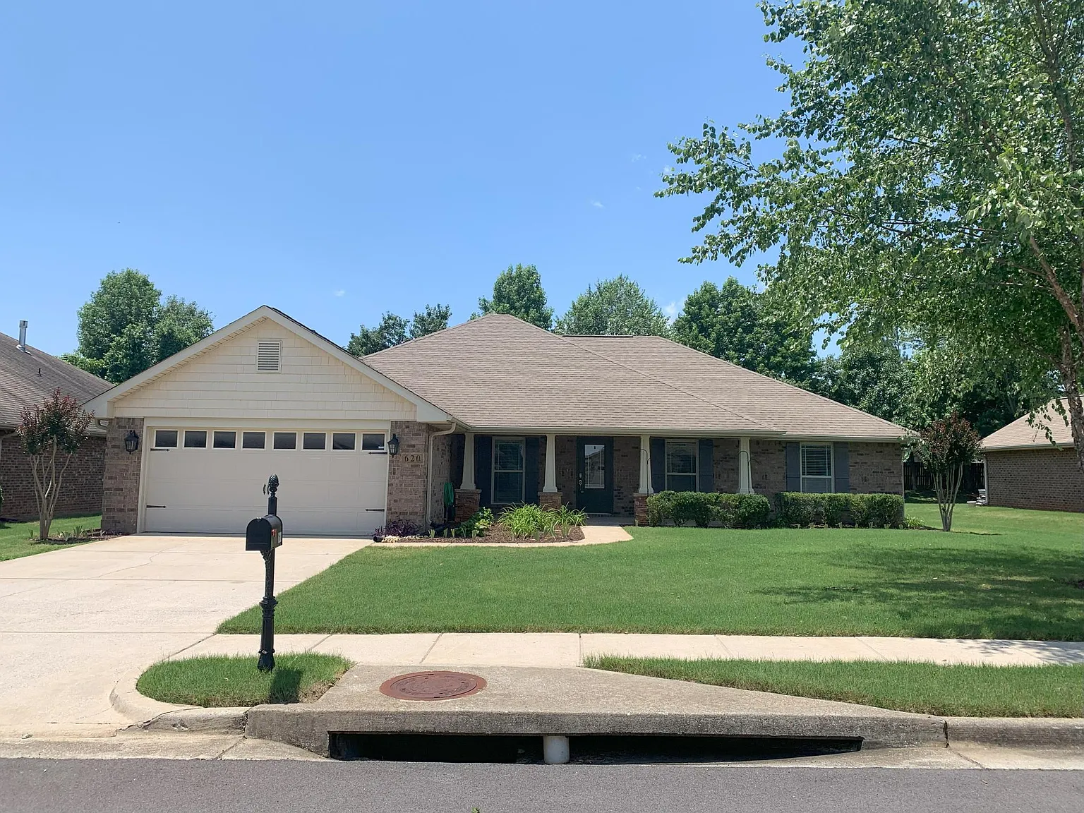 3 bed, 2318 sqft, $2,150 — Photo 1