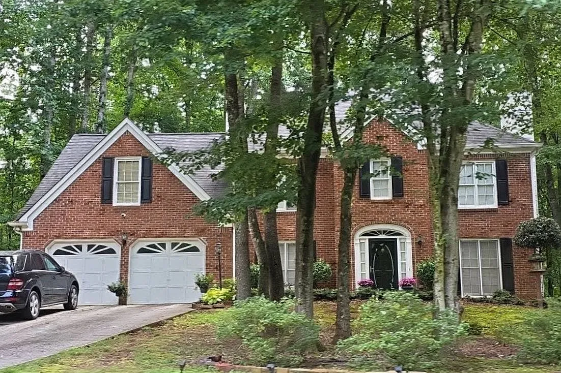 2016 Greyfield Dr NW photo 1