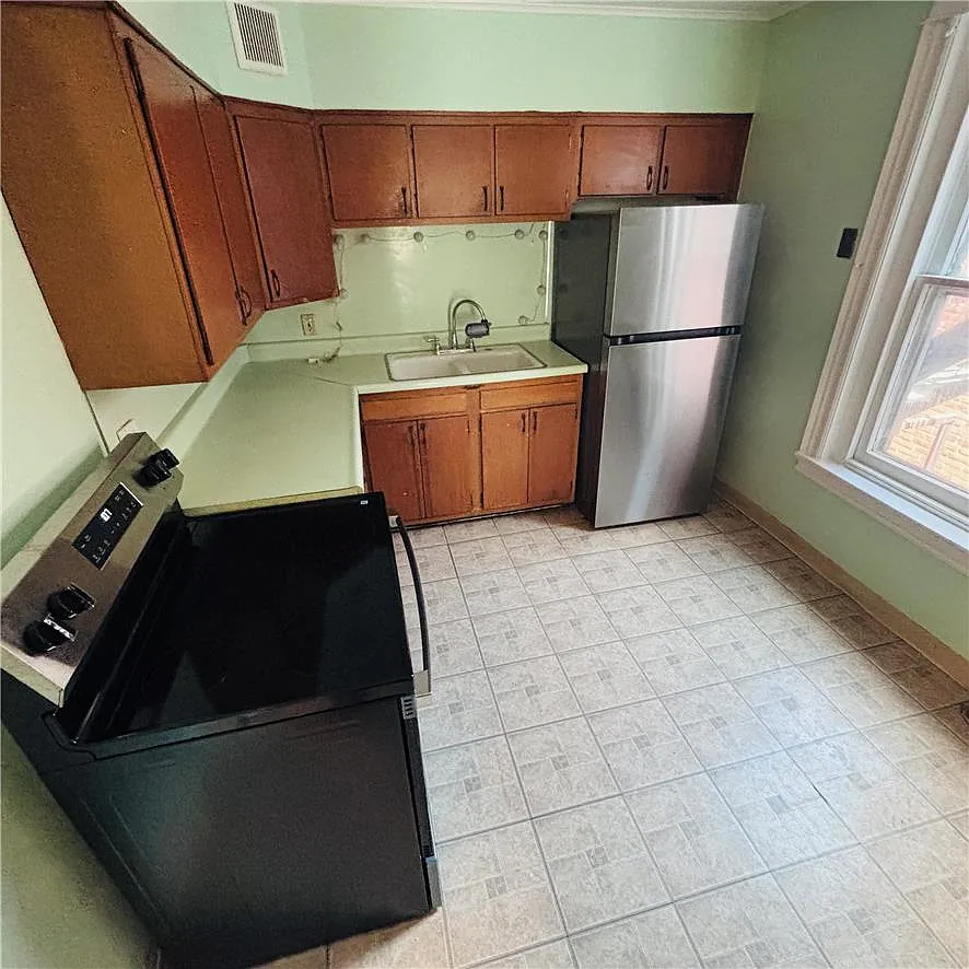 2 bed, 1.0 bath, 900 sqft, $1,395 — Photo 2