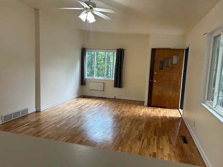819 E Hills Rd — Photo 6