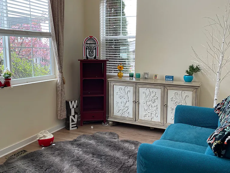 2558 NE Kirkwood Pl — Photo 3