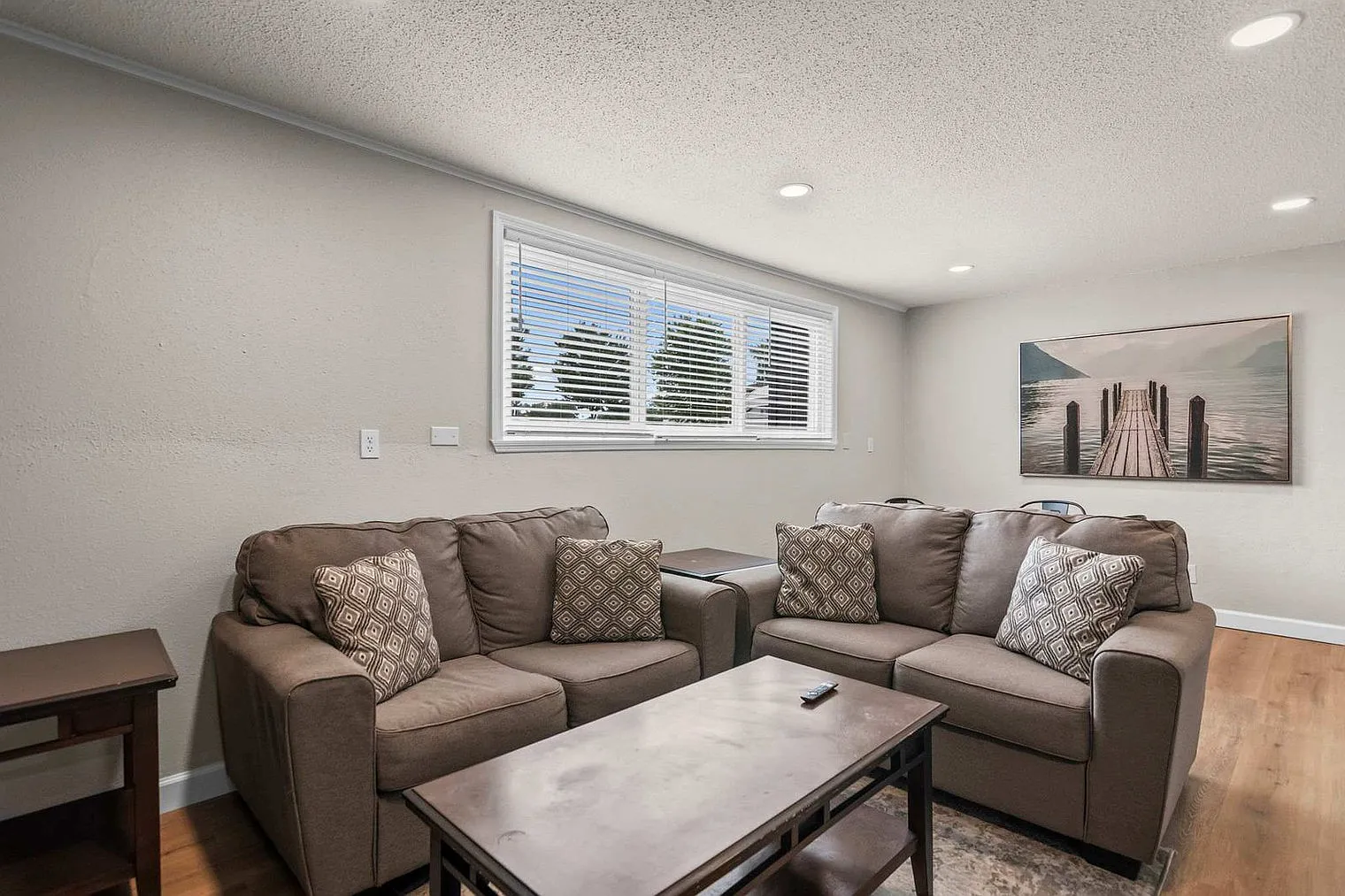 2 bed, 1.0 bath, 990 sqft, $2,289 — Photo 1