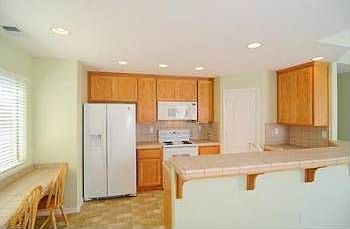 4th image of 594 Village Dr