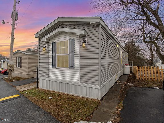 2nd image of 3 Olivers Park Dr