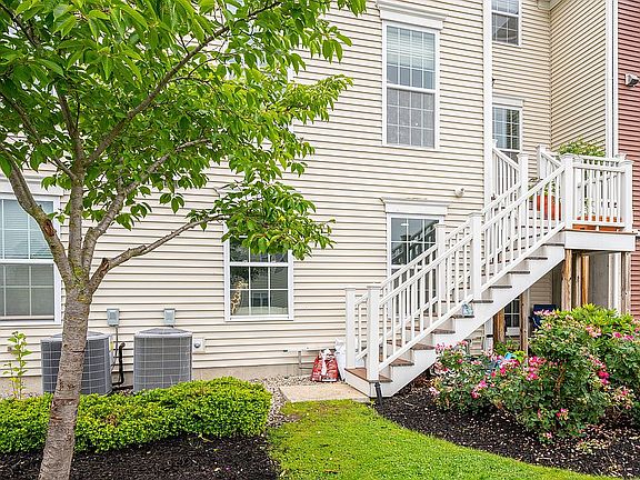 3rd image of 7 Corning Fairbanks Way