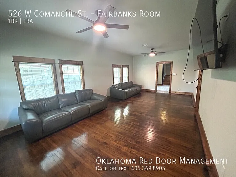 526 W Comanche St — Photo 2