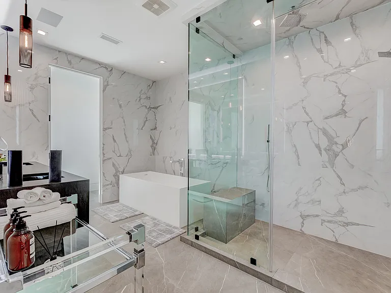467 S Swall Dr — Photo 11