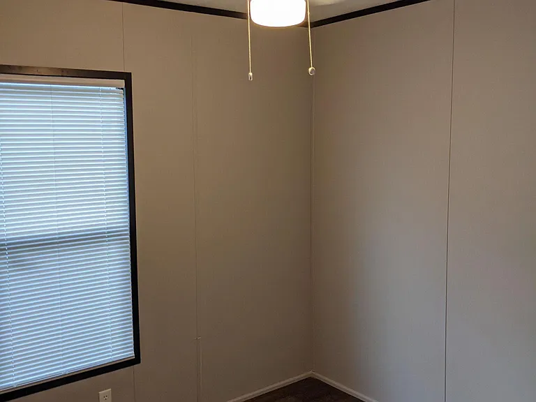 Secondary bedroom with ceiling fan
