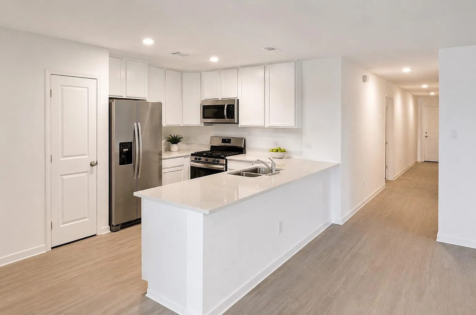 4 bed, 2.0 bath, $1,800 — Photo 2