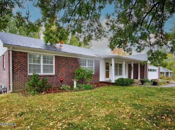 223 Pheasant Ln, Holts Summit, MO 65043