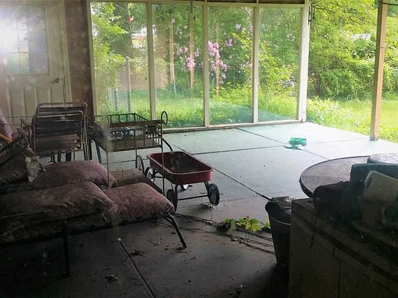 4th image of 3179 Veterans Dr