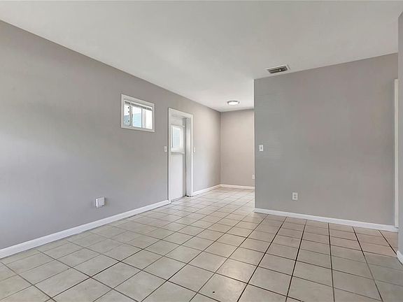 4th image of 8604 N Orangeview Ave