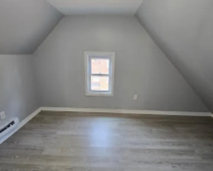 246 Leslie St #3L — Photo 8