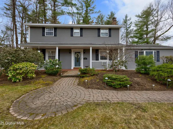 11 Gramecy Court, Clifton Park, NY 12065