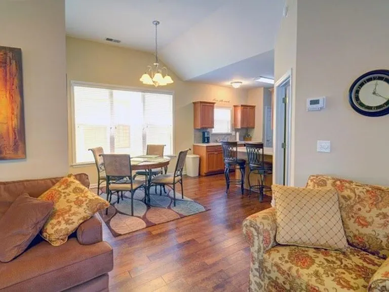 1241 Isle Bay Dr — Photo 4