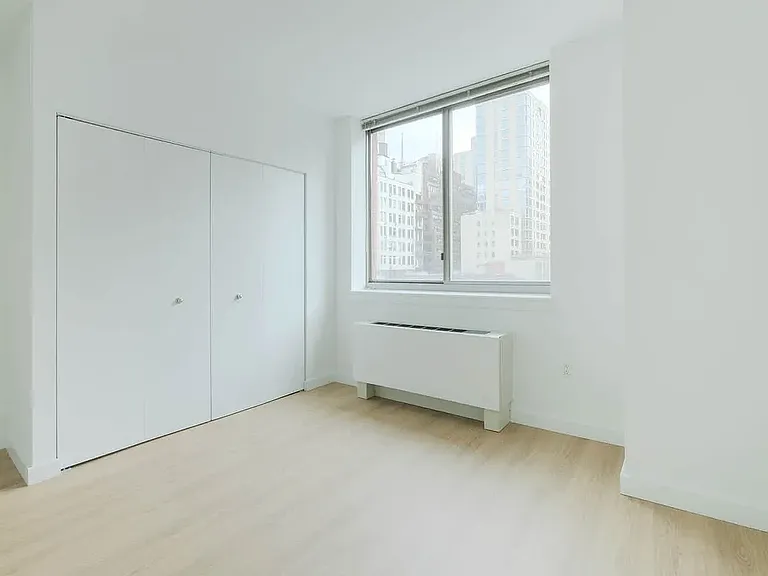 400 W 37th St #7E — Photo 48