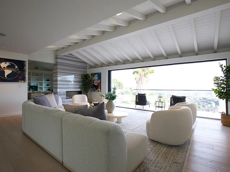 2260 Maravilla Dr — Photo 34