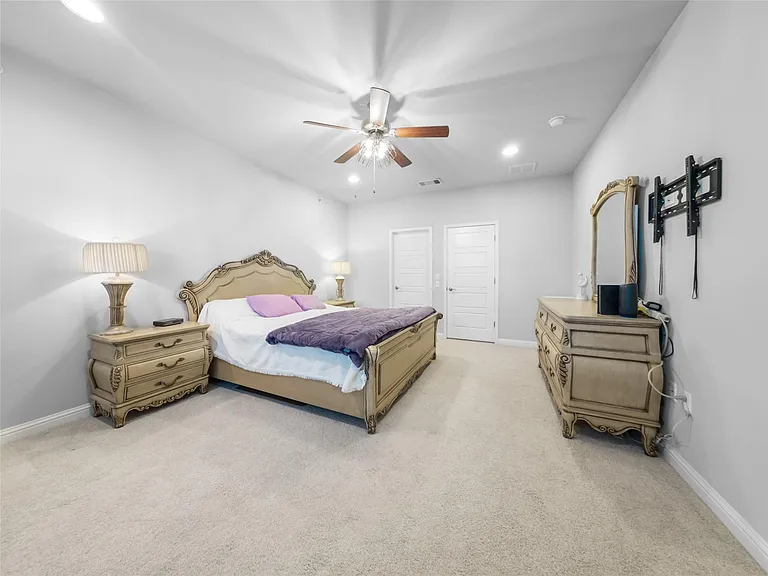 13800 Lyndhurst St #324 — Photo 18