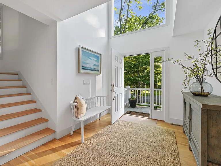 2855 Deerfield Rd — Photo 2