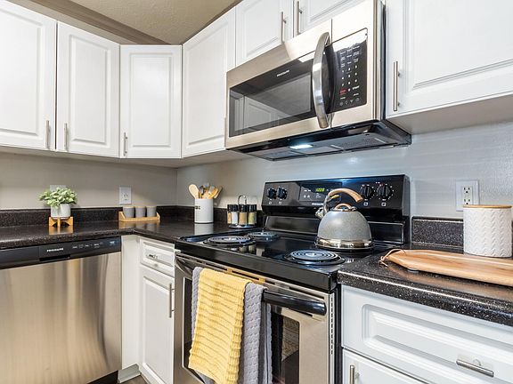 2nd image of 101 Clubview Ct #101