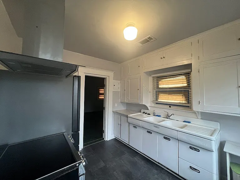 101 W 18th St — Photo 8