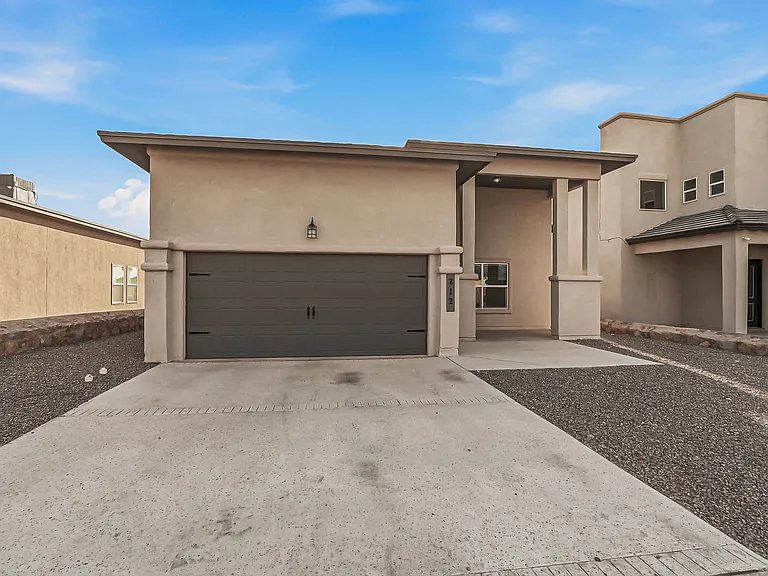 212 Lydia St — Photo 3