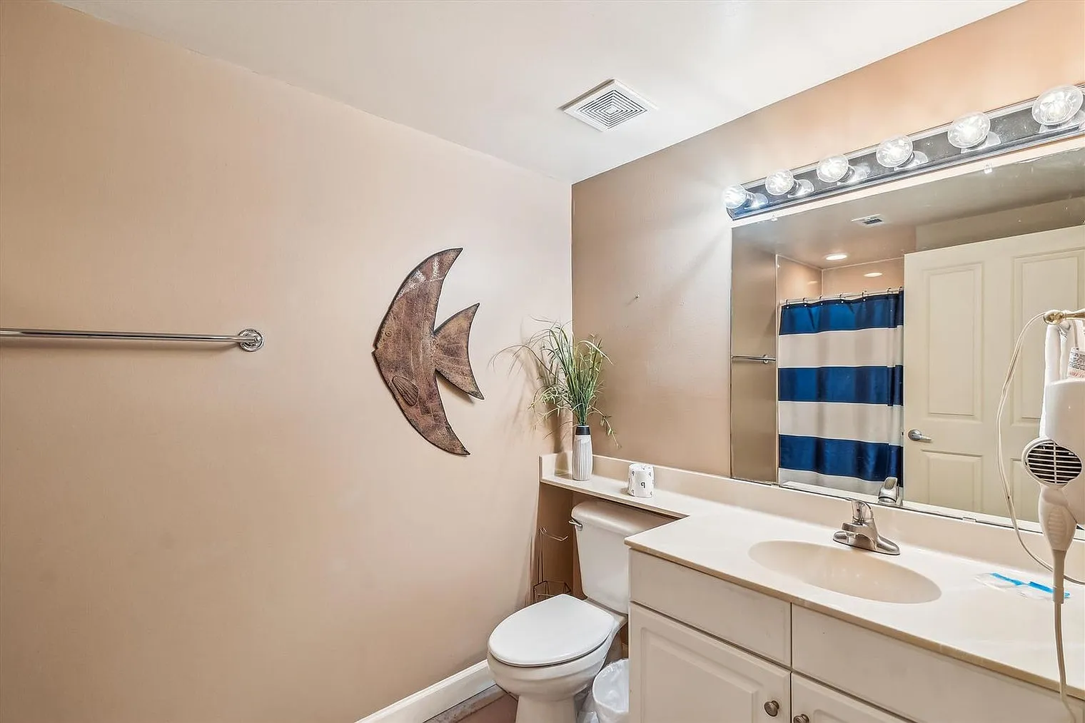 1 bed, 2.0 bath, 936 sqft, $3,496 — Photo 2