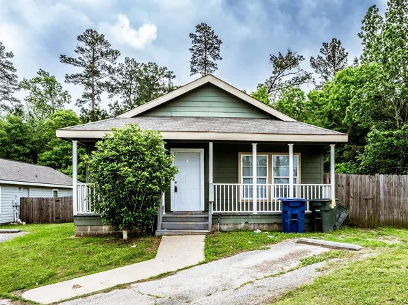 108 Varsity Dr, Huntsville, TX 77340