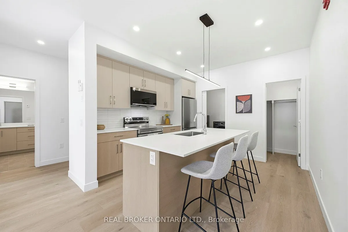 Building Photo - 184 Woodroffe Ave #5