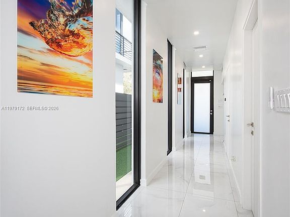 5th image of 2516 NE 21st St #B