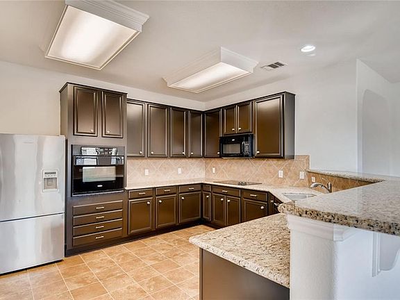 4th image of 820 Mahomet Dr