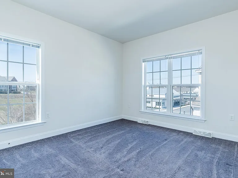 1338 Saxton Way — Photo 15