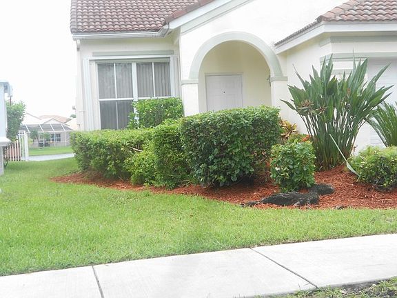 3rd image of 877 Sand Creek Cir