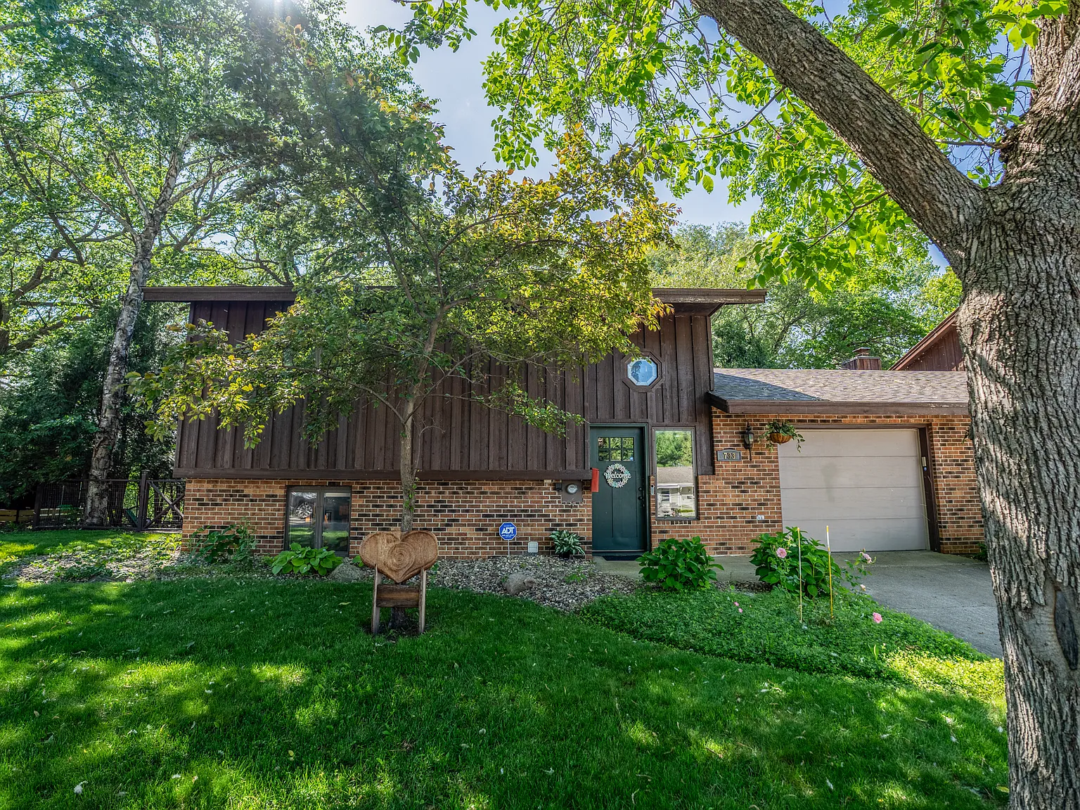 4 bed, 1606 sqft, $1,950 — Photo 2