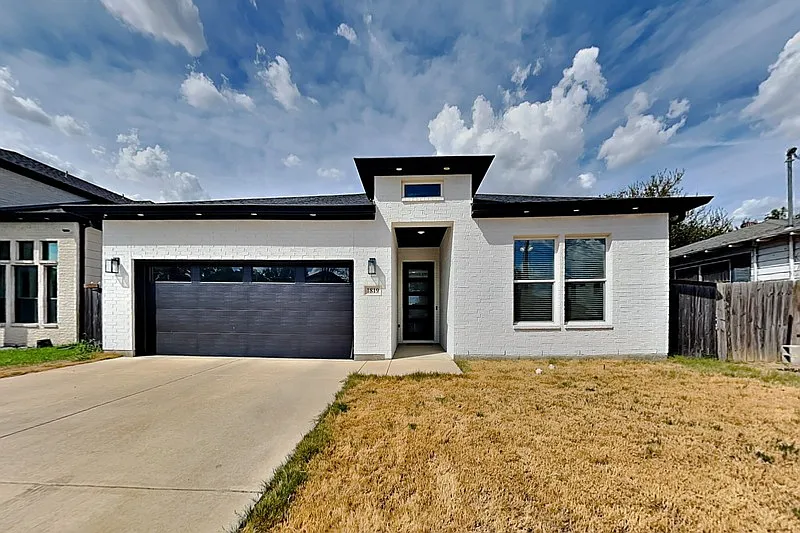 4 bed, 2.0 bath, 1850 sqft, $3,200 — Photo 1