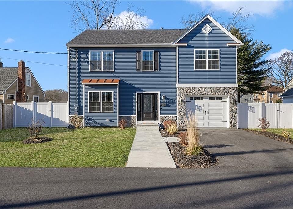 1st image of 3 Holmes Ave E