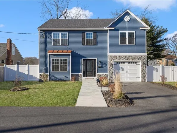 3 Holmes Ave E, Rumford, RI 02916