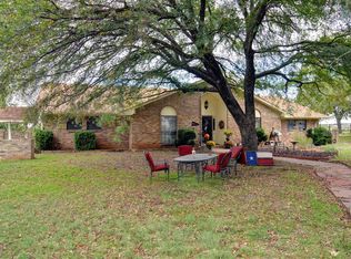 302 Oak Ln, Rhome, TX 76078