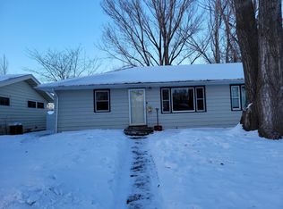 408 23rd Ave S, Grand Forks, ND 58201