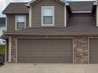 144 S Melrose Ln, Tonganoxie, KS 66086